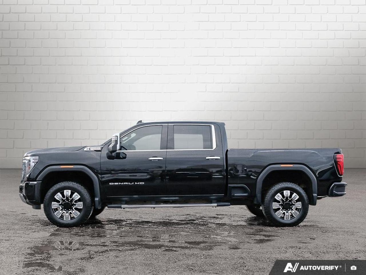 2024 GMC SIERRA 2500HD 4WD Crew Cab Standard Box Denali Photo