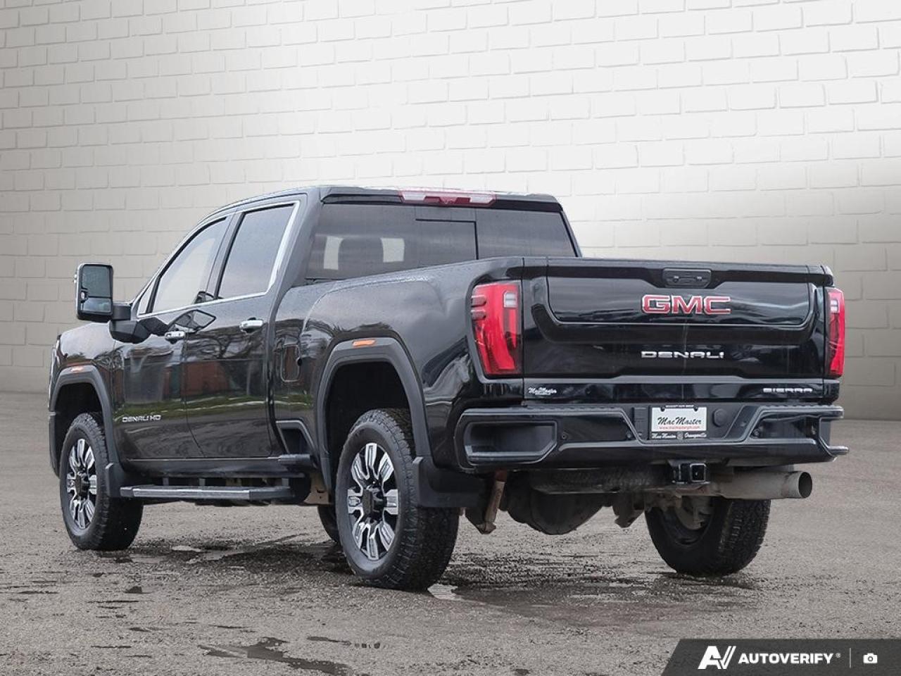 2024 GMC SIERRA 2500HD 4WD Crew Cab Standard Box Denali Photo