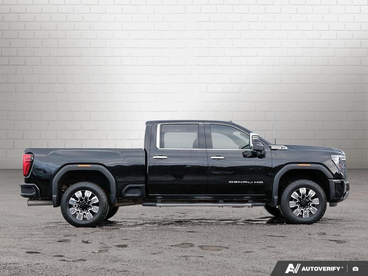 2024 GMC SIERRA 2500HD 4WD Crew Cab Standard Box Denali Photo