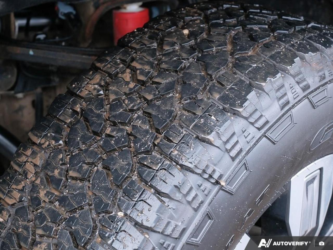 2024 GMC SIERRA 2500HD 4WD Crew Cab Standard Box Denali Photo