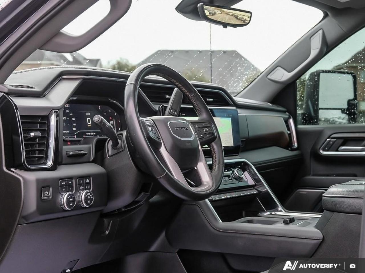 2024 GMC SIERRA 2500HD 4WD Crew Cab Standard Box Denali Photo