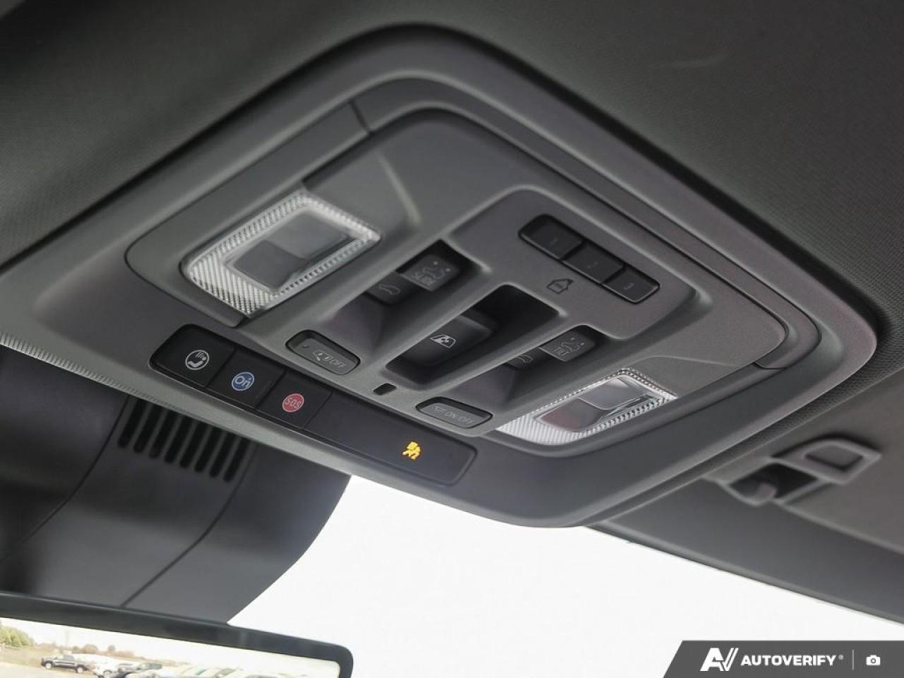 2024 GMC SIERRA 2500HD 4WD Crew Cab Standard Box Denali Photo