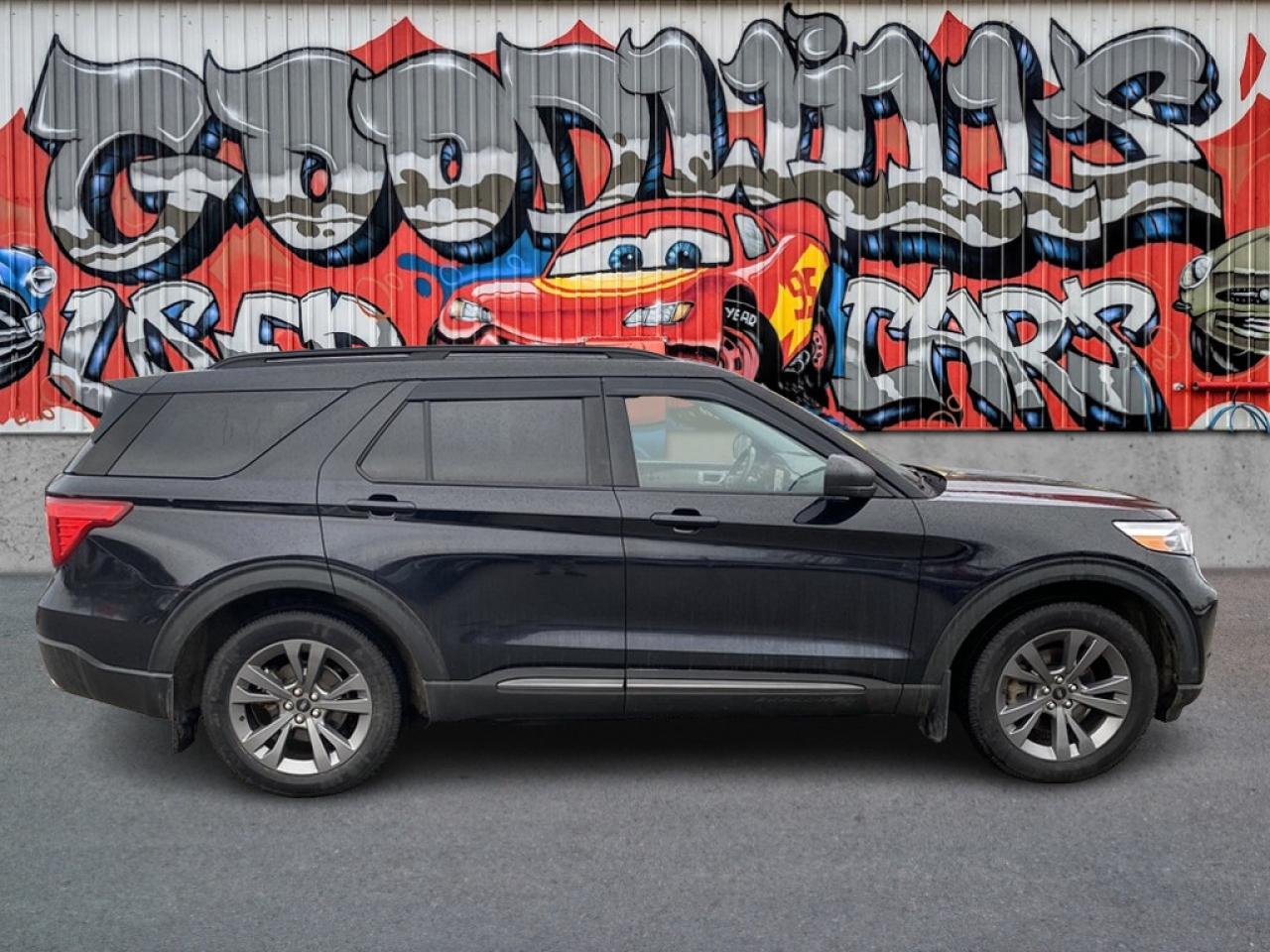 2021 Ford Explorer XLT, CLEAN CARFAX, HEATED LEATHER, 7 PASSENGER! Photo