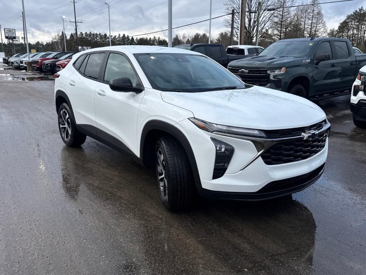 2026 Chevrolet Trax FWD 4dr 1RS Photo2