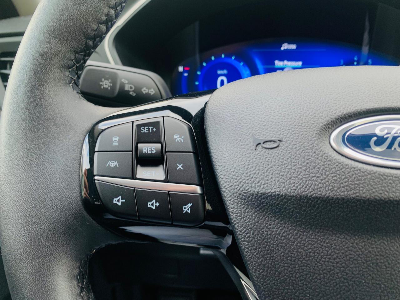 2022 Ford Escape SEL 4dr All-Wheel Drive Photo