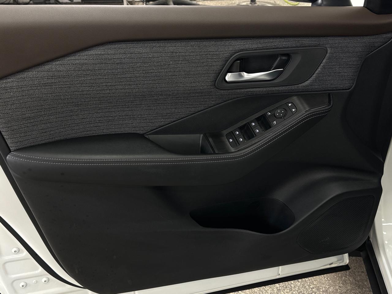 2023 Nissan Rogue SV Moonroof 4dr All-Wheel Drive Sport Utility Photo