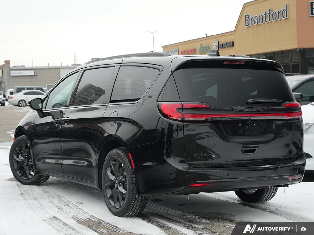 2026 Chrysler Pacifica Select Front-Wheel Drive Passenger Van Photo