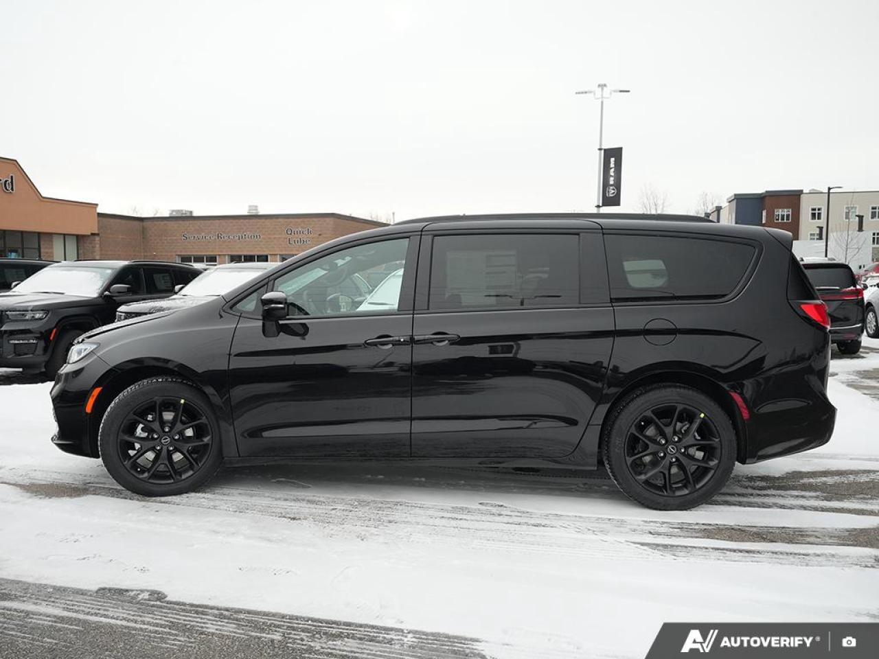 2026 Chrysler Pacifica Select Front-Wheel Drive Passenger Van Photo