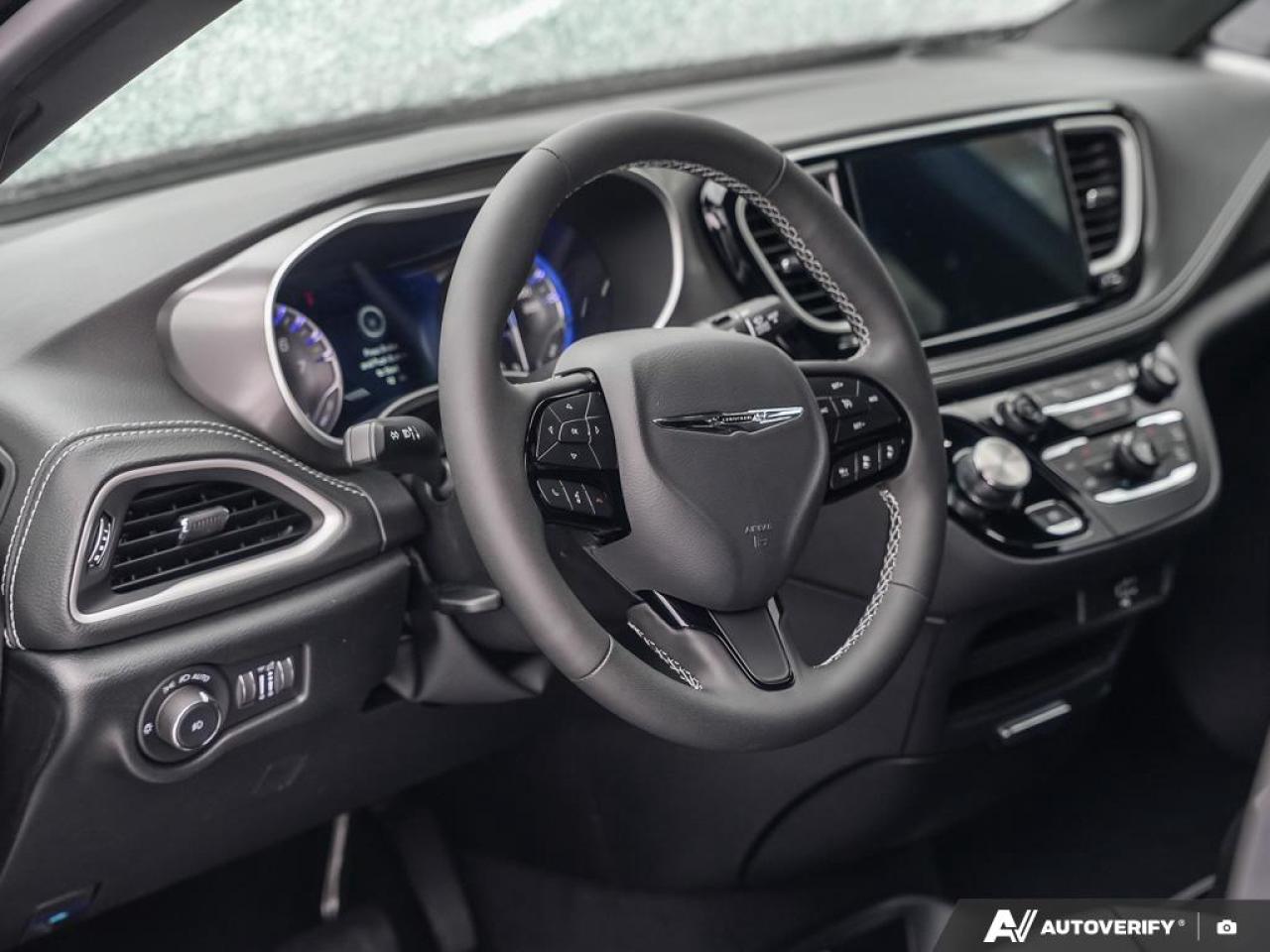 2026 Chrysler Pacifica Select Front-Wheel Drive Passenger Van Photo