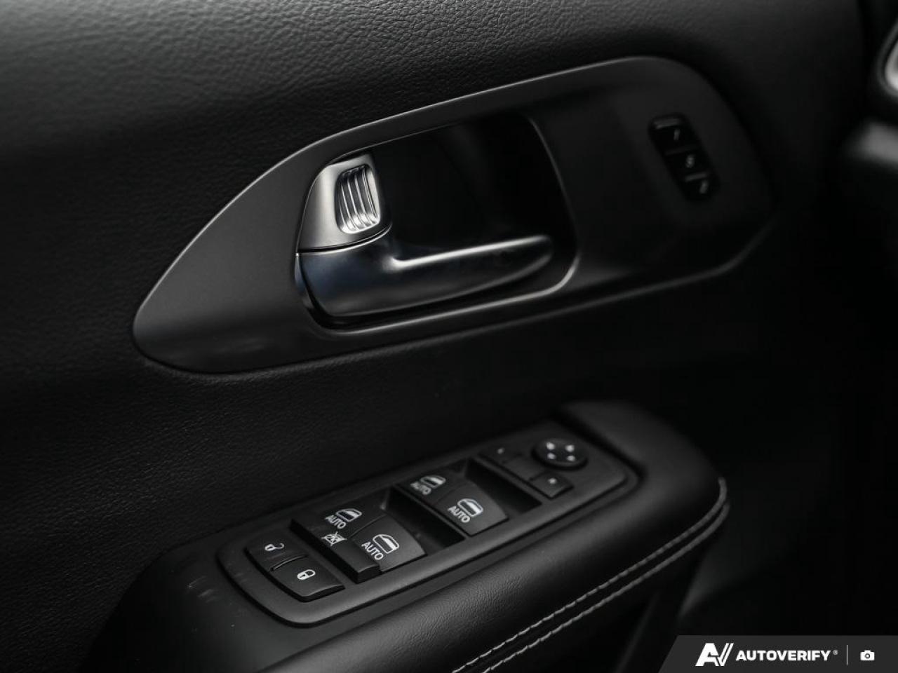 2026 Chrysler Pacifica Select Front-Wheel Drive Passenger Van Photo