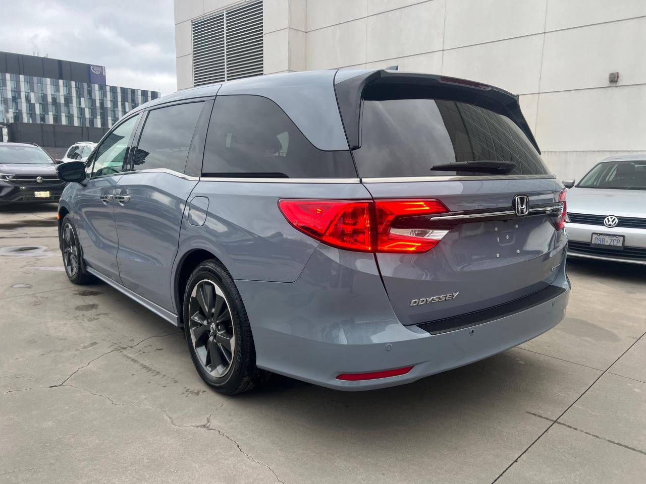 2023 Honda Odyssey Touring Passenger Van Photo4