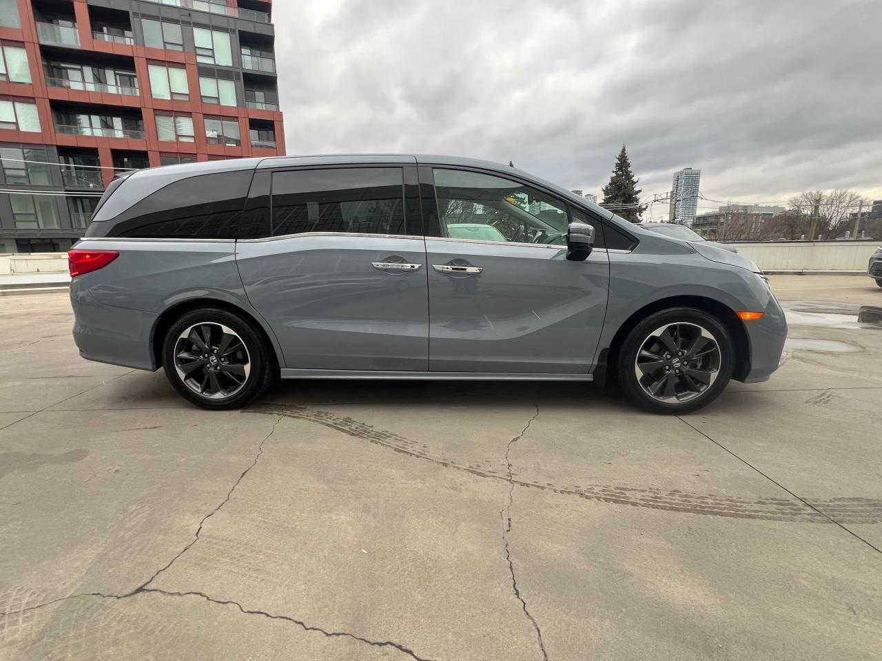 2023 Honda Odyssey Touring Passenger Van Photo