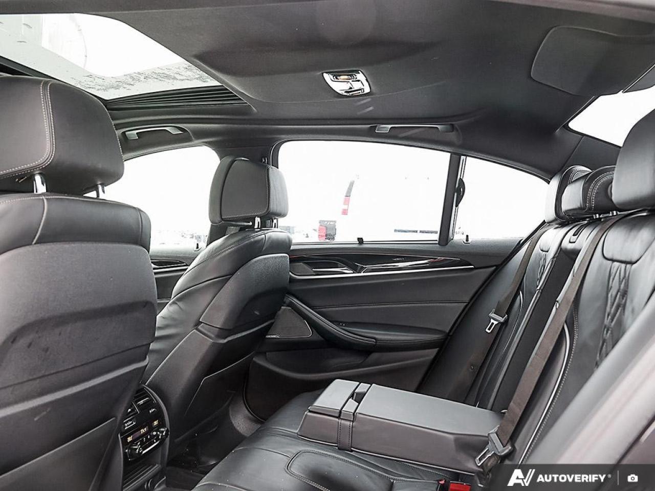 2018 BMW 5 Series M550i xDrive Sedan Photo