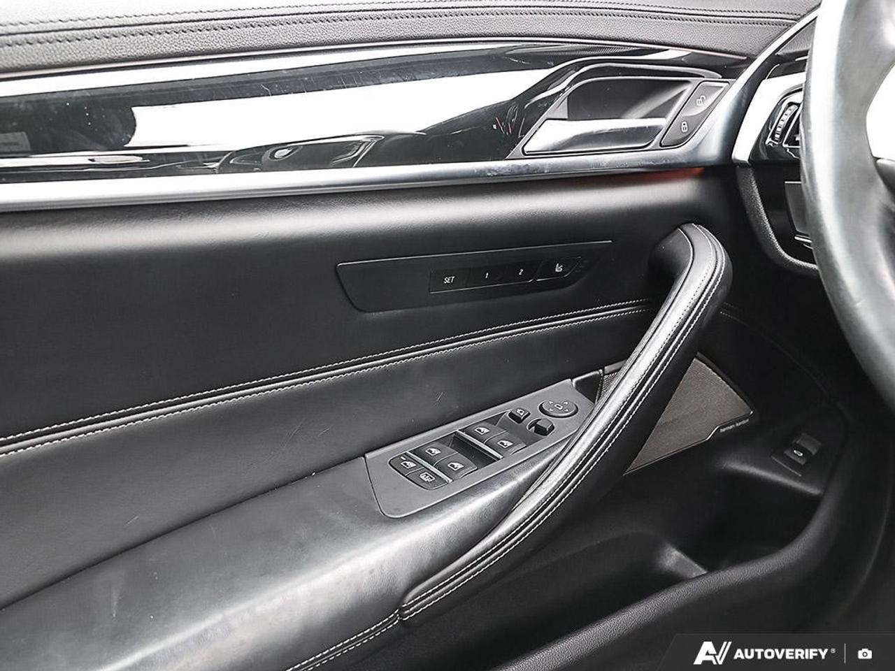 2018 BMW 5 Series M550i xDrive Sedan Photo