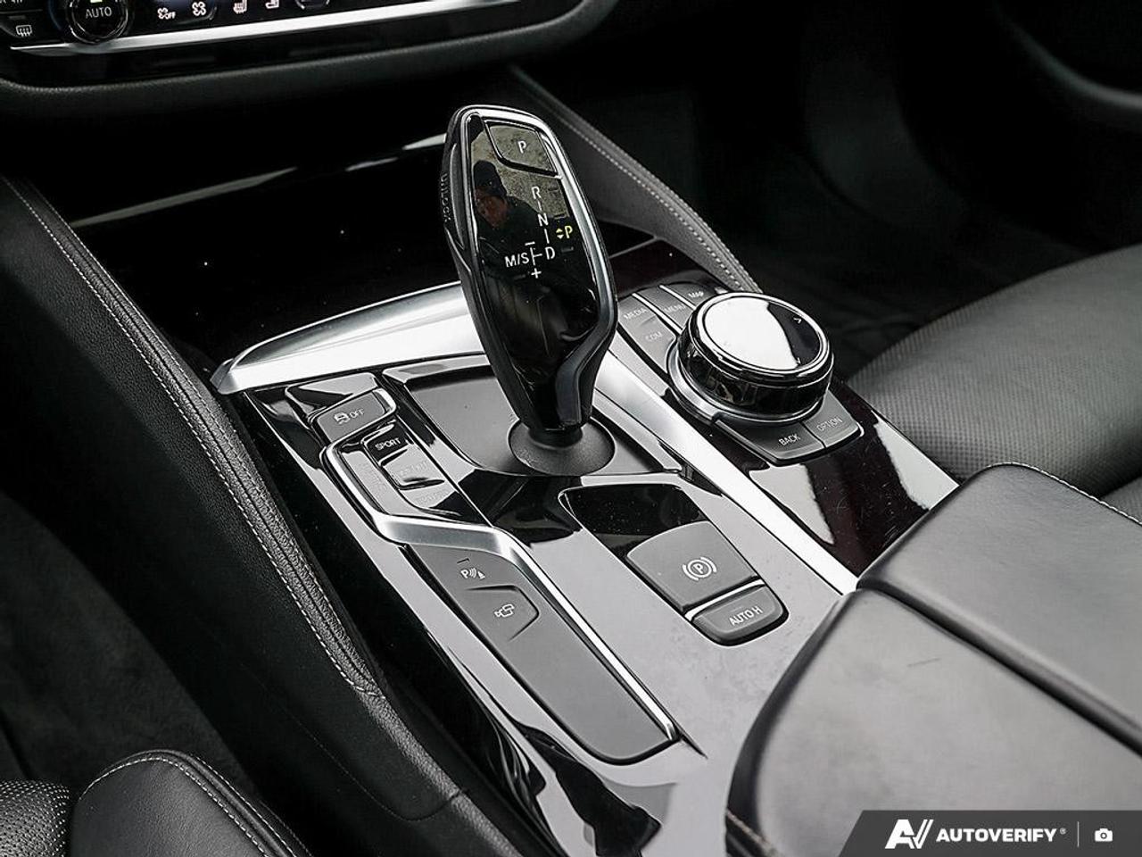 2018 BMW 5 Series M550i xDrive Sedan Photo