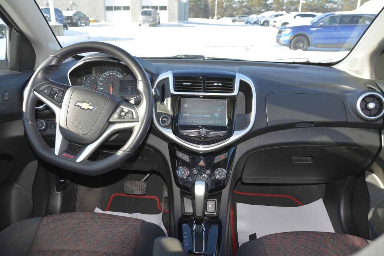 2017 Chevrolet Sonic LT Photo4