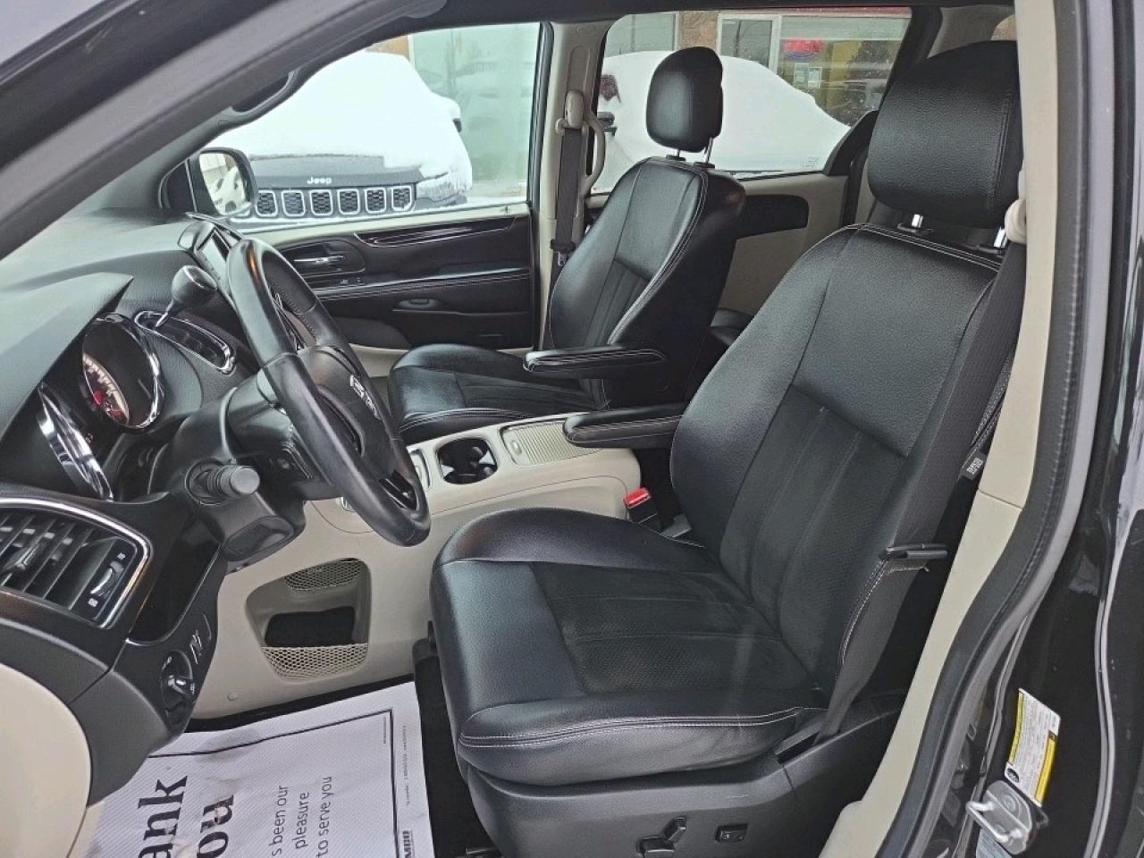2017 Dodge Grand Caravan CVP/SXT Passenger Van Photo