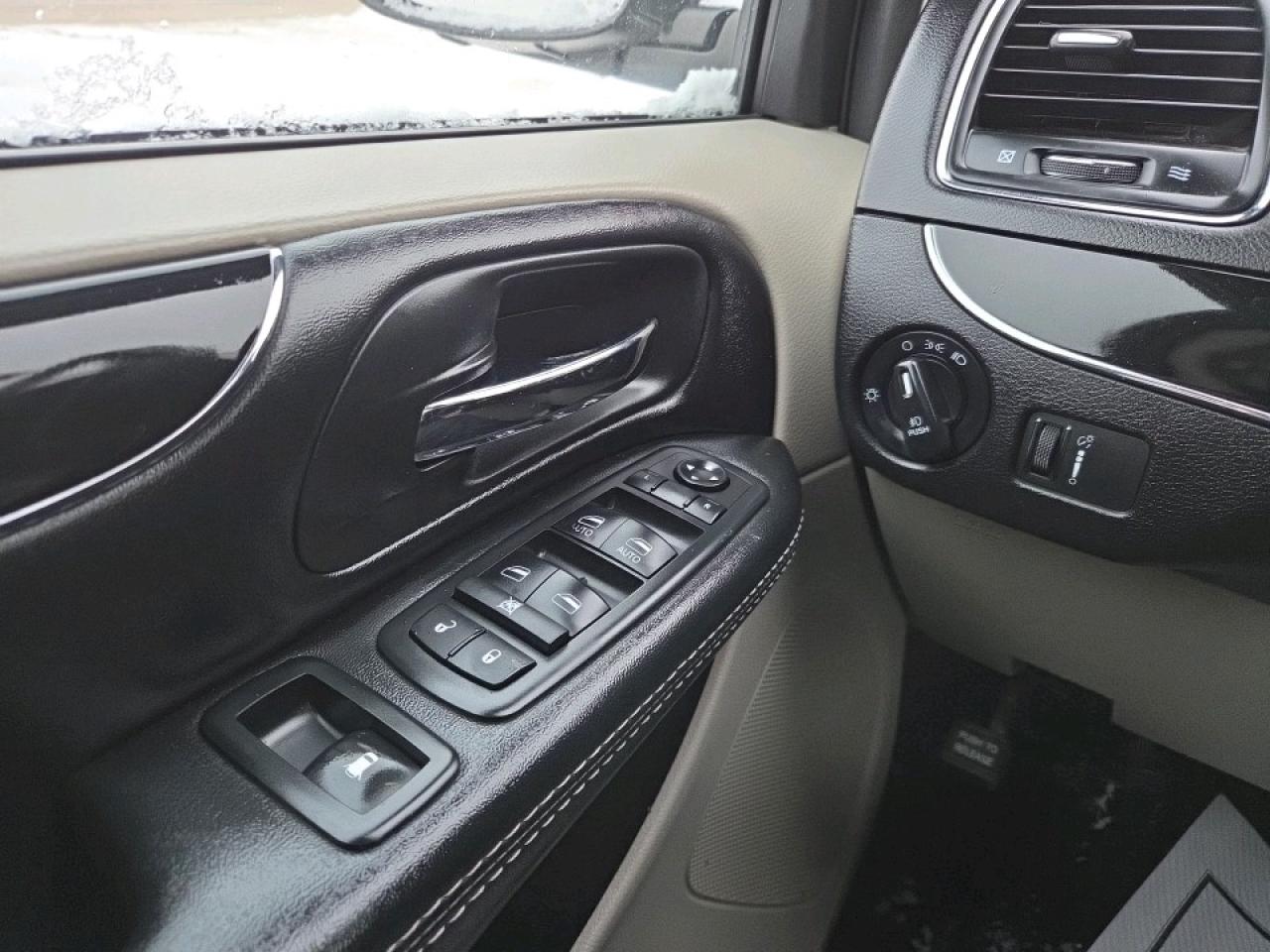 2017 Dodge Grand Caravan CVP/SXT Passenger Van Photo