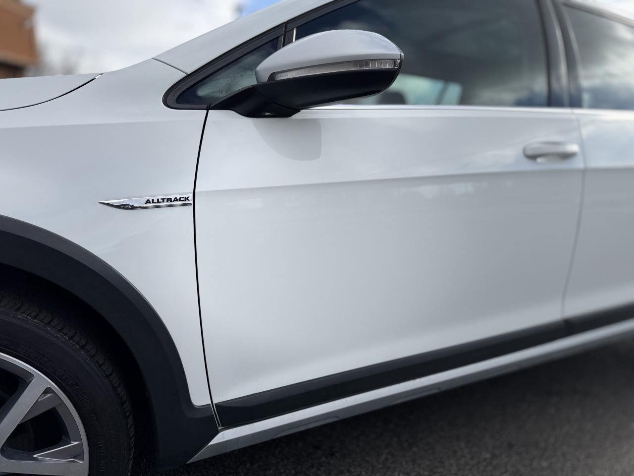 2017 Volkswagen Golf Alltrack AWD   Loaded   Mint Condition Photo