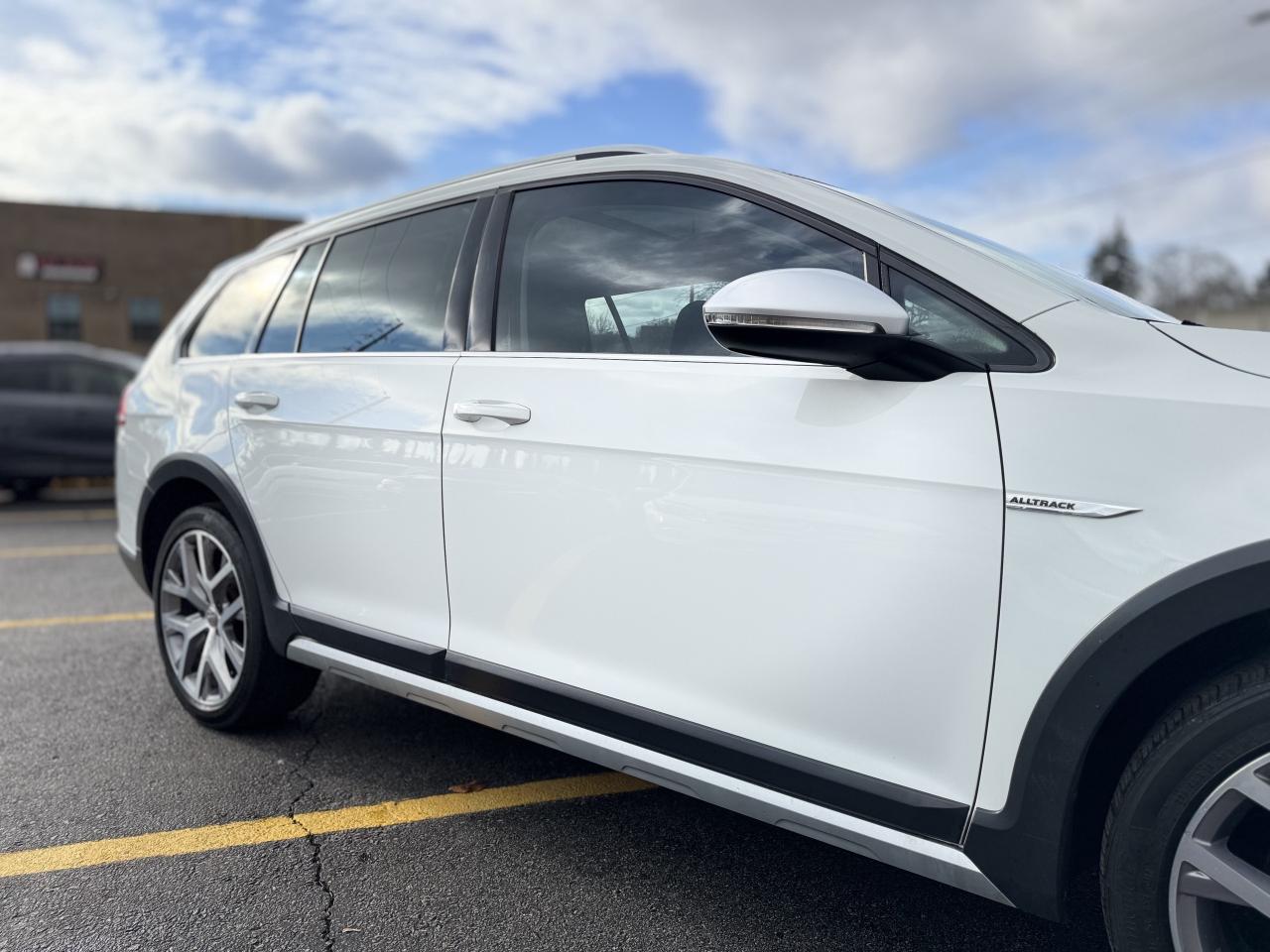 2017 Volkswagen Golf Alltrack AWD   Loaded   Mint Condition Photo