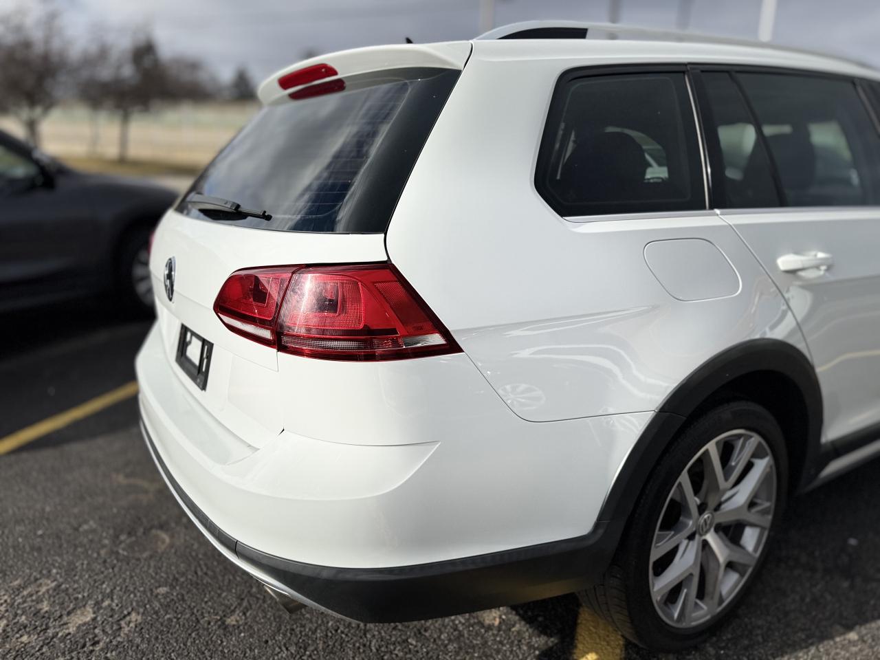 2017 Volkswagen Golf Alltrack AWD   Loaded   Mint Condition Photo