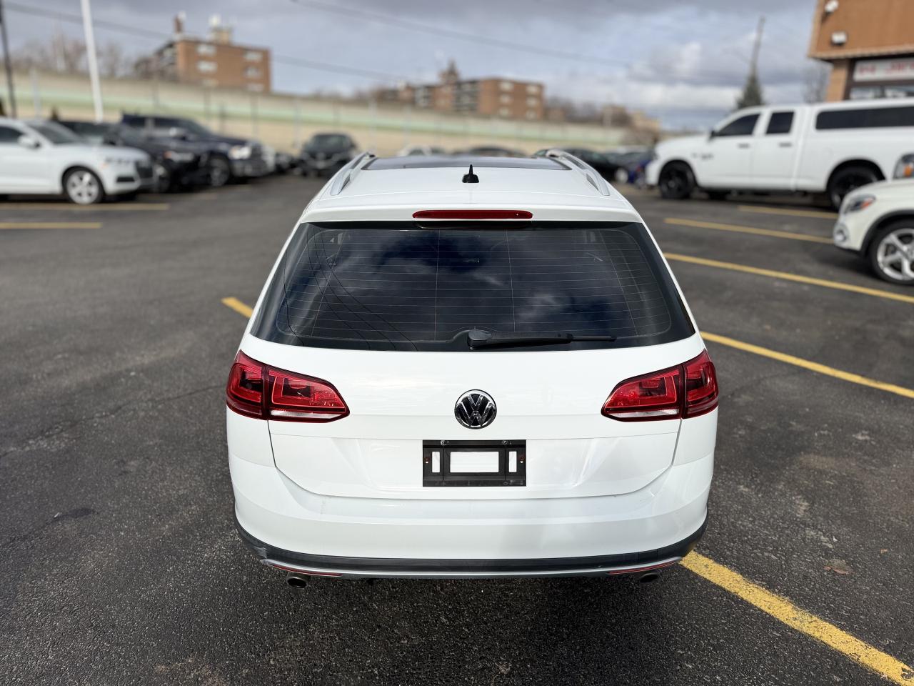 2017 Volkswagen Golf Alltrack AWD   Loaded   Mint Condition Photo