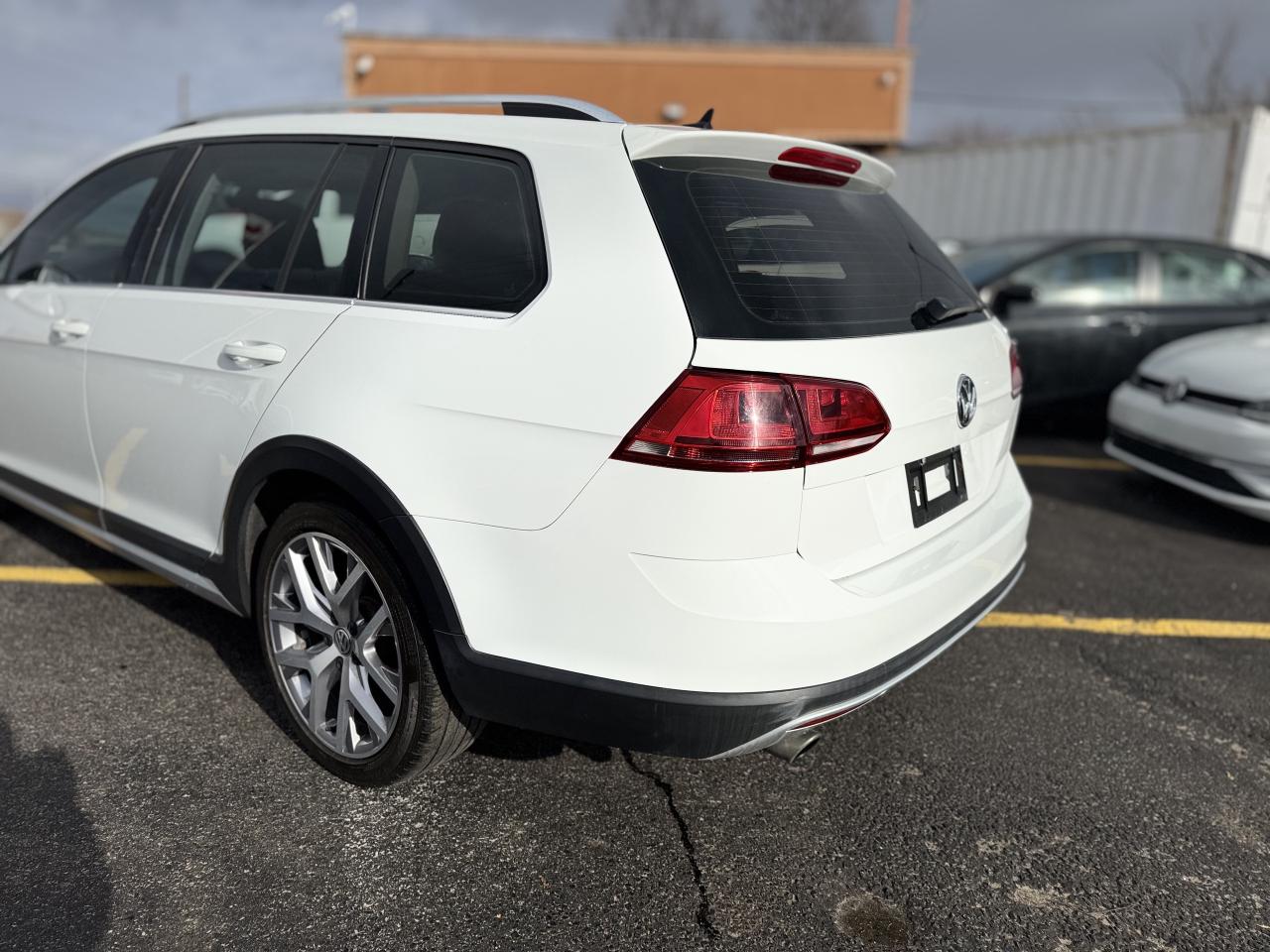 2017 Volkswagen Golf Alltrack AWD   Loaded   Mint Condition Photo
