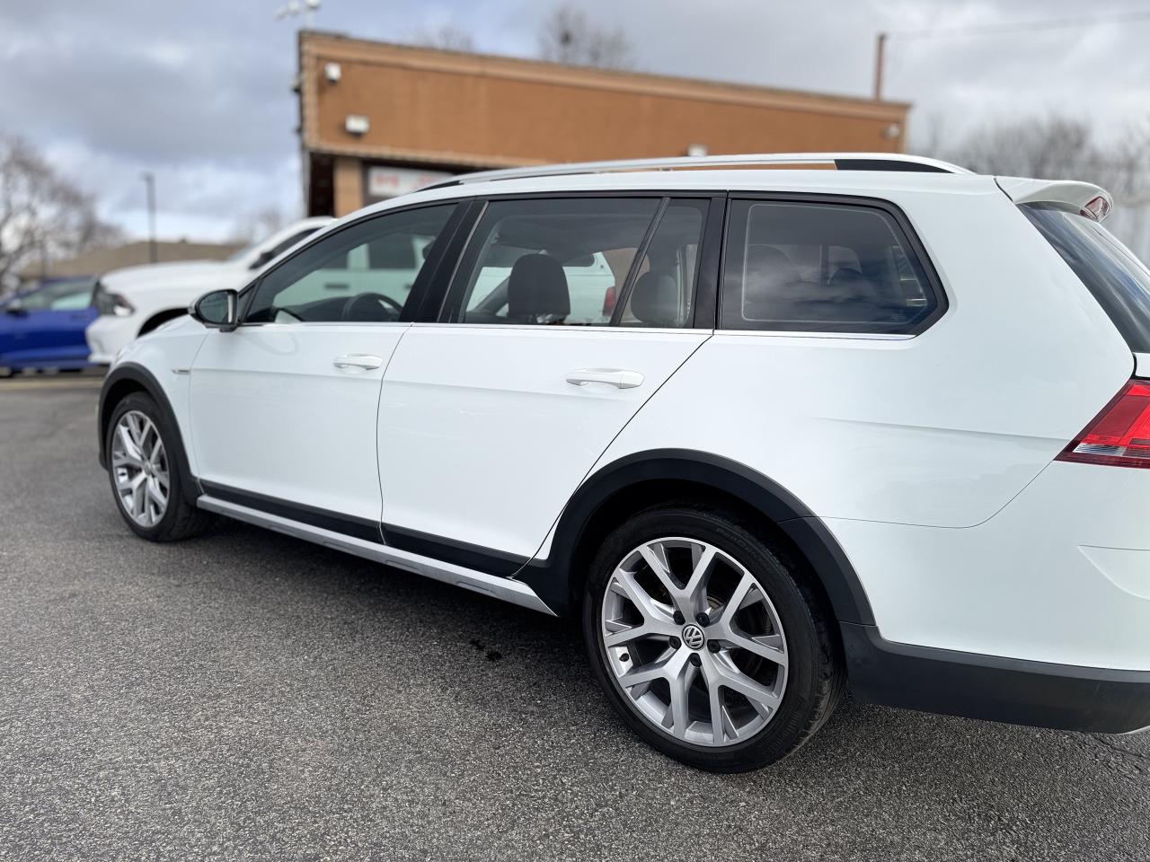 2017 Volkswagen Golf Alltrack AWD   Loaded   Mint Condition Photo
