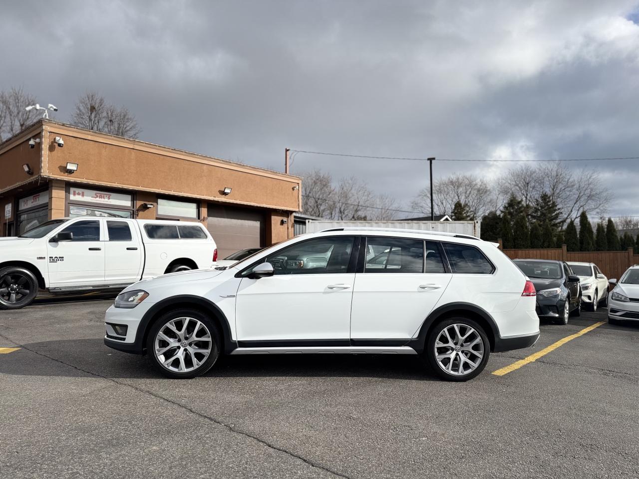 2017 Volkswagen Golf Alltrack AWD   Loaded   Mint Condition Photo