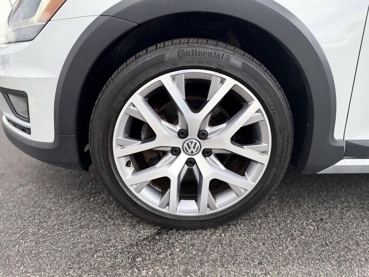 2017 Volkswagen Golf Alltrack AWD   Loaded   Mint Condition Photo