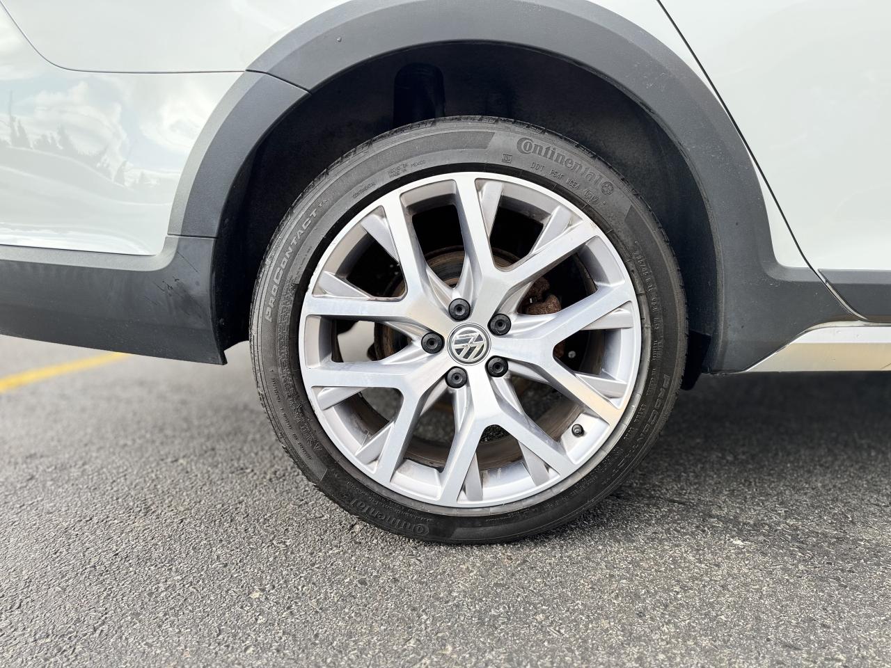 2017 Volkswagen Golf Alltrack AWD   Loaded   Mint Condition Photo