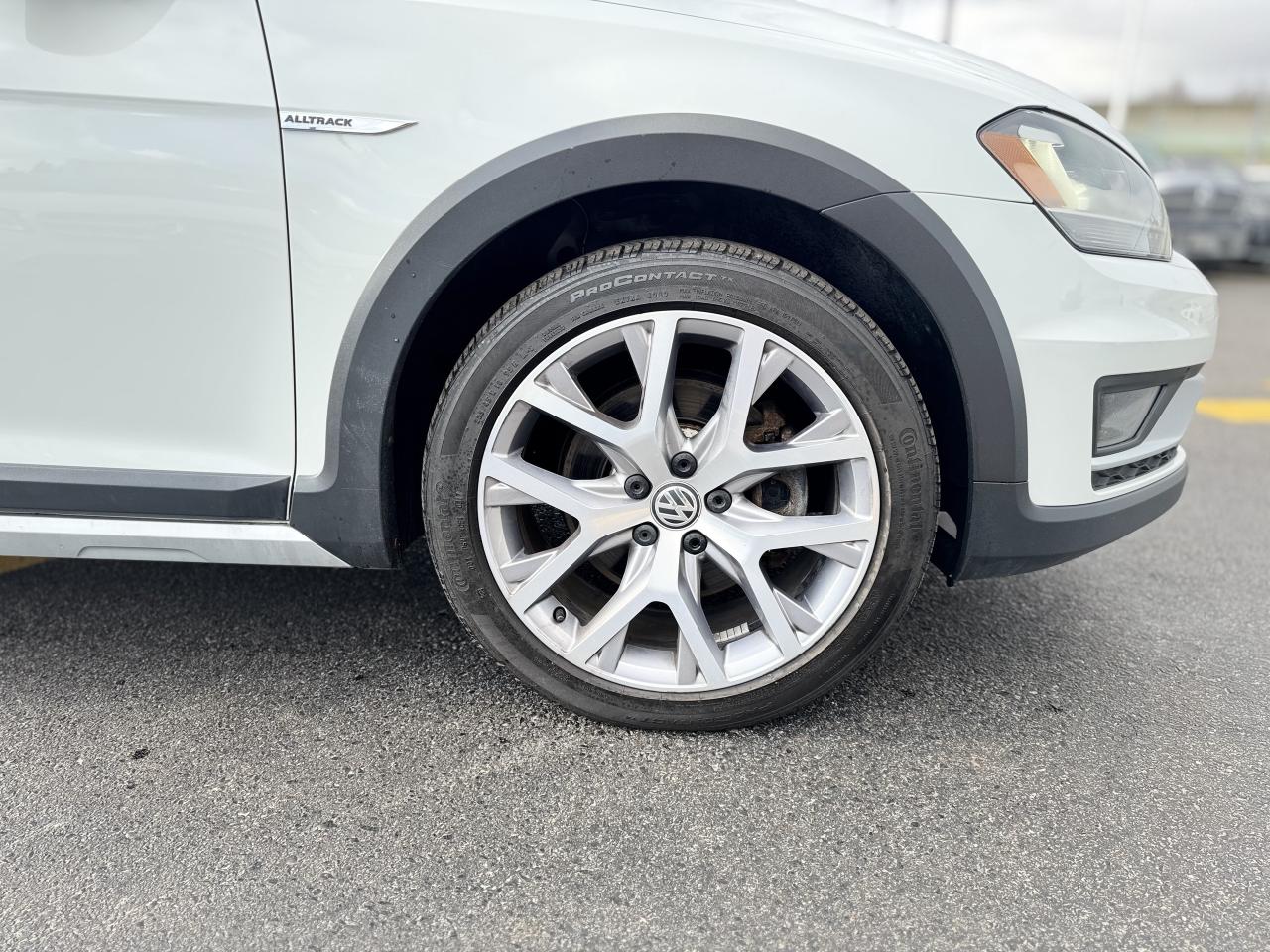2017 Volkswagen Golf Alltrack AWD   Loaded   Mint Condition Photo