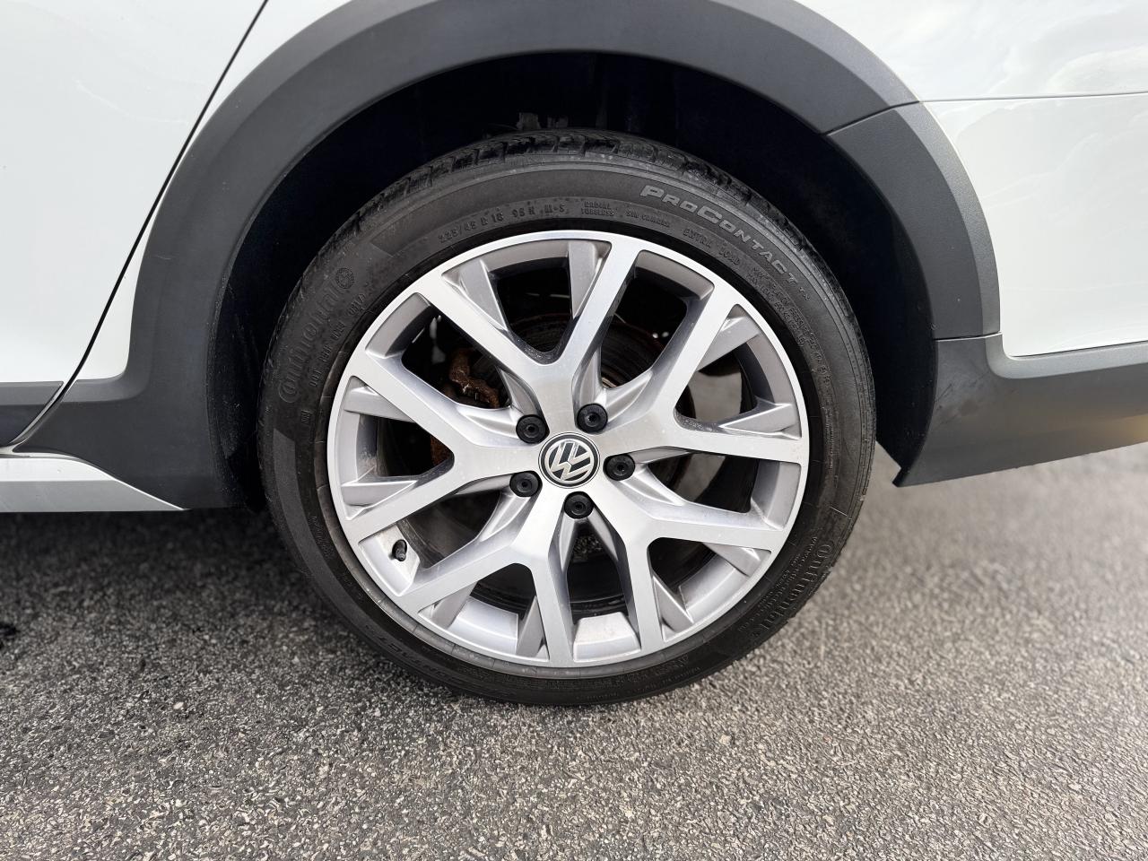 2017 Volkswagen Golf Alltrack AWD   Loaded   Mint Condition Photo