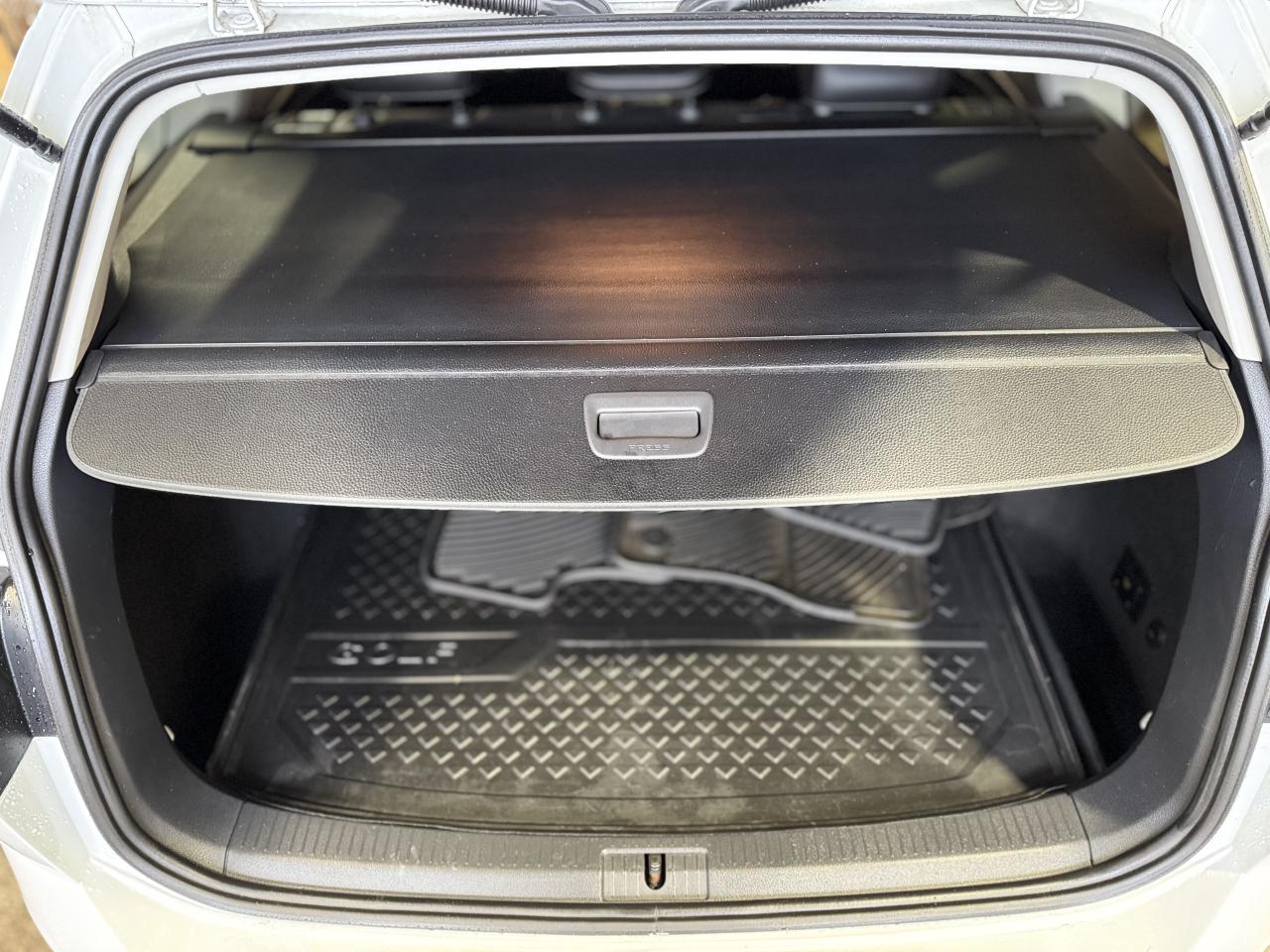 2017 Volkswagen Golf Alltrack AWD   Loaded   Mint Condition Photo