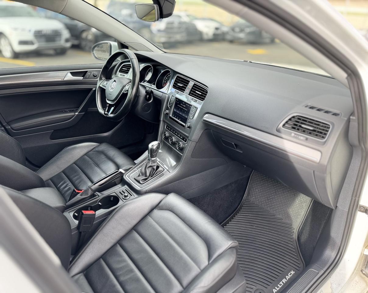 2017 Volkswagen Golf Alltrack AWD   Loaded   Mint Condition Photo