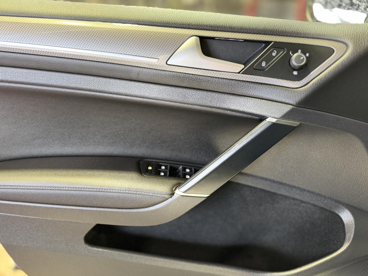 2017 Volkswagen Golf Alltrack AWD   Loaded   Mint Condition Photo