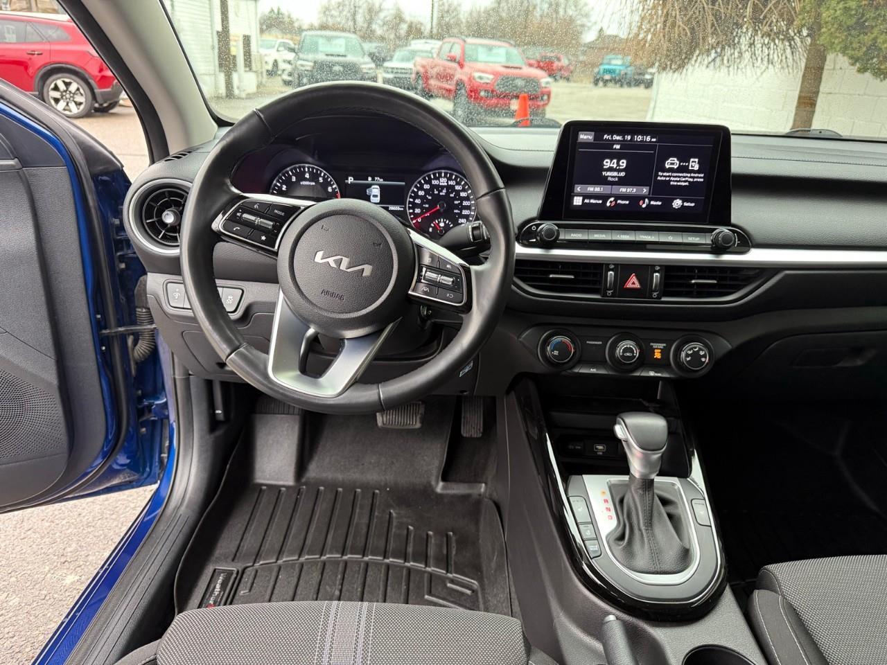 2022 Kia Forte EX 4dr Sedan Photo