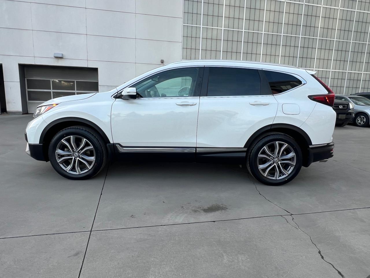 2022 Honda CR-V Touring 4dr All-wheel Drive Photo3