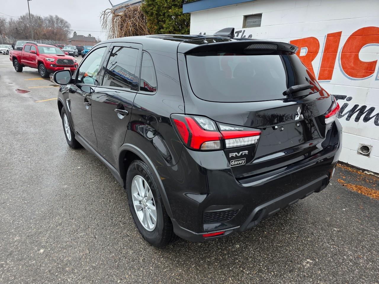 2024 Mitsubishi RVR SE 4dr AWC Photo