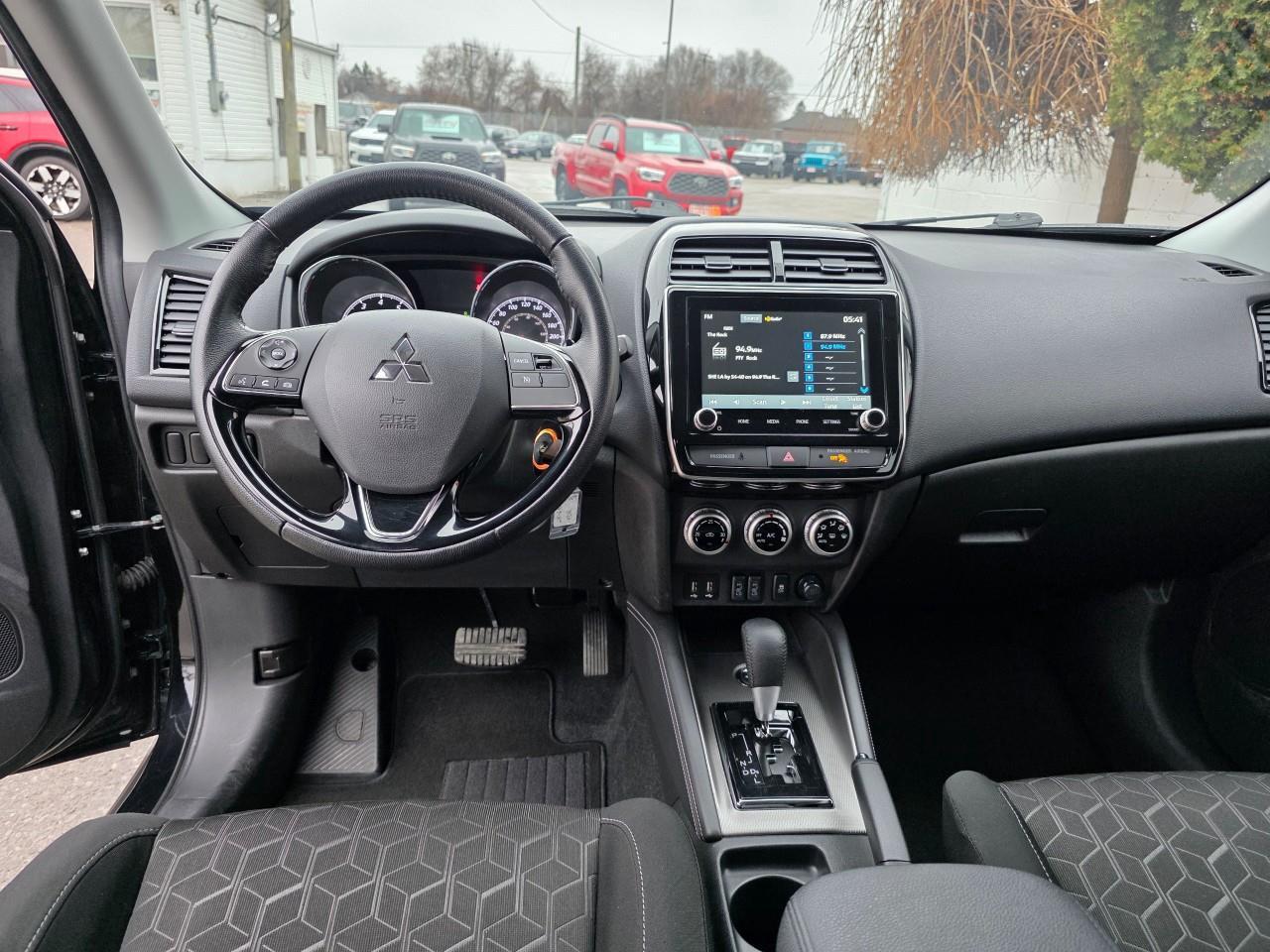 2024 Mitsubishi RVR SE 4dr AWC Photo