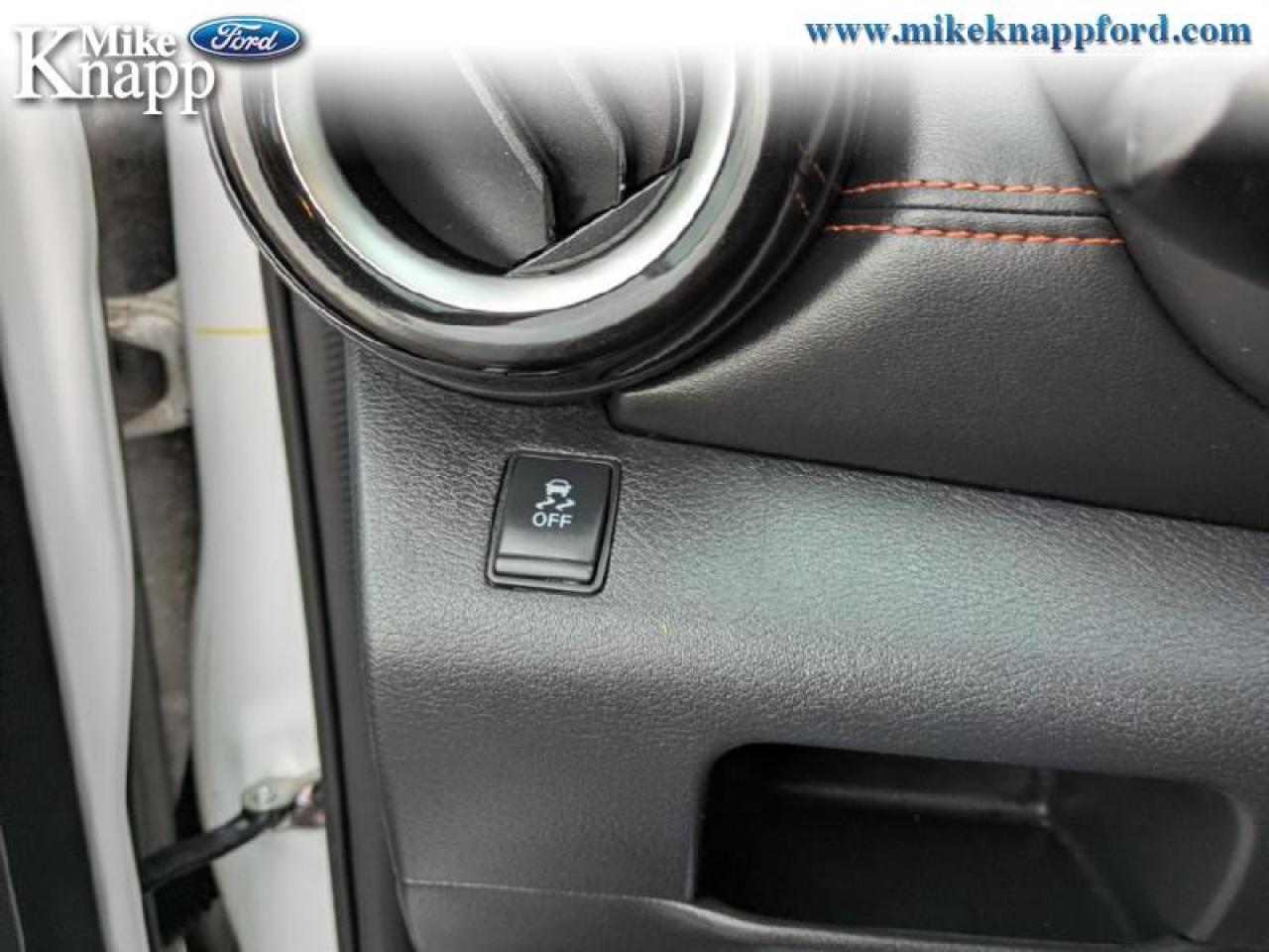 2019 Nissan Kicks SR Photo