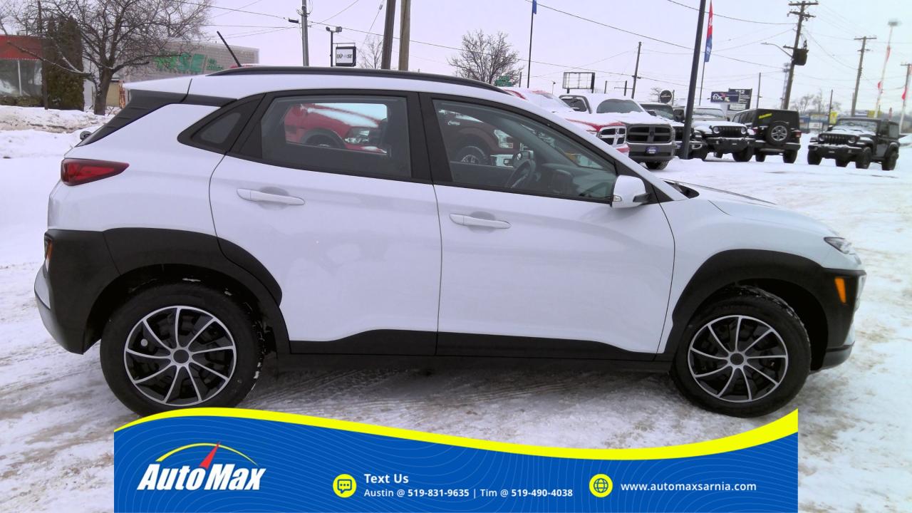 2021 Hyundai KONA 2.0L Essential 4dr Front-Wheel Drive Photo3