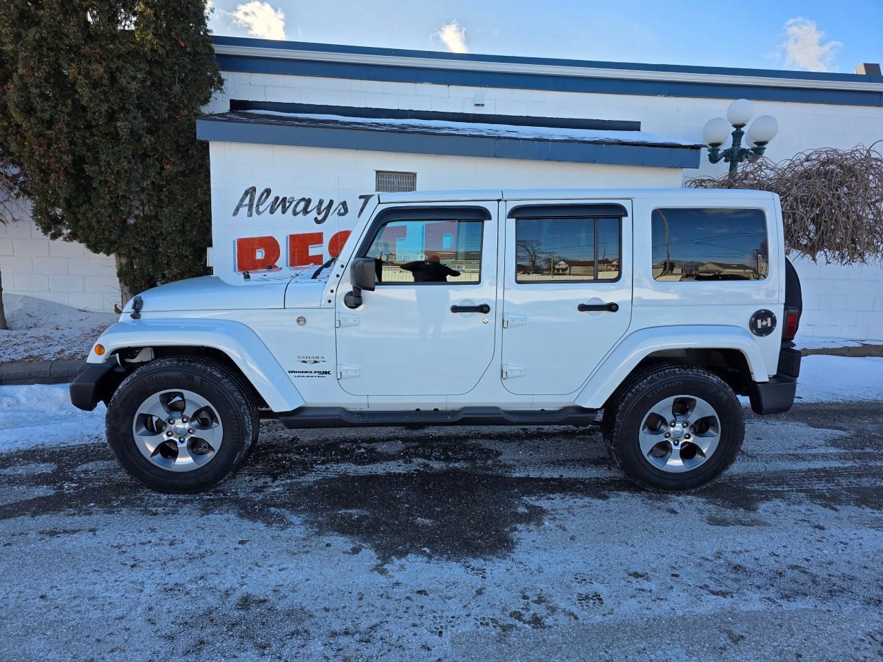 2018 Jeep Wrangler JK Unlimited Sahara 4dr 4x4 Photo4