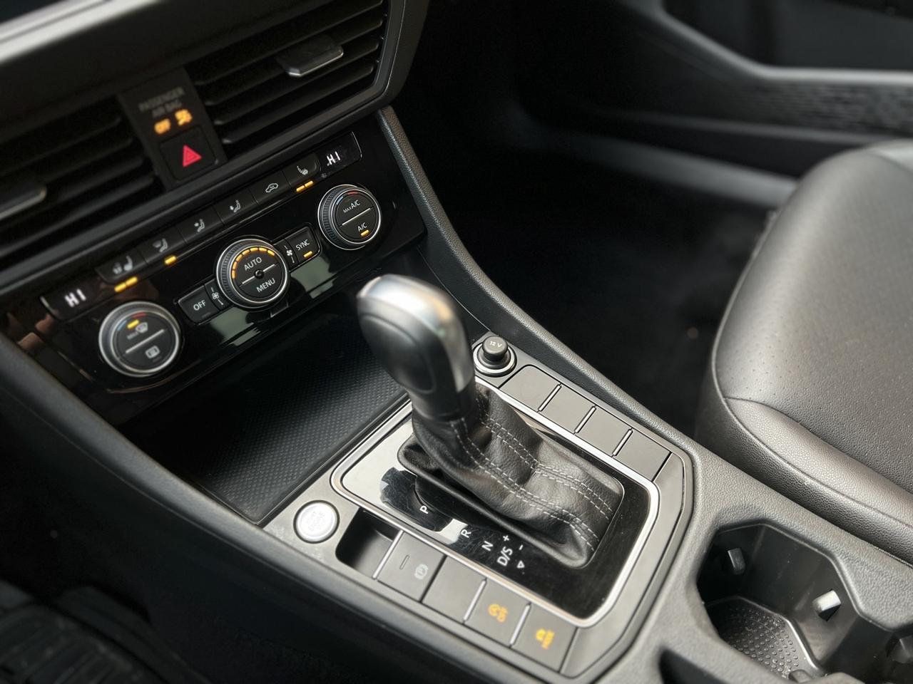 2020 Volkswagen Jetta Highline R Line   Htd Rear Seats   Amb Light   Sun Photo