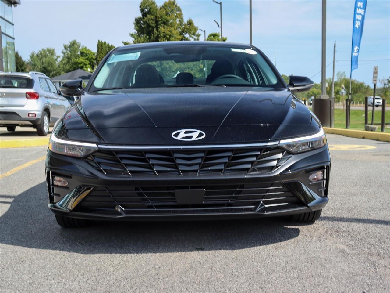 2025 Hyundai Elantra Luxury 4dr Sedan Photo5