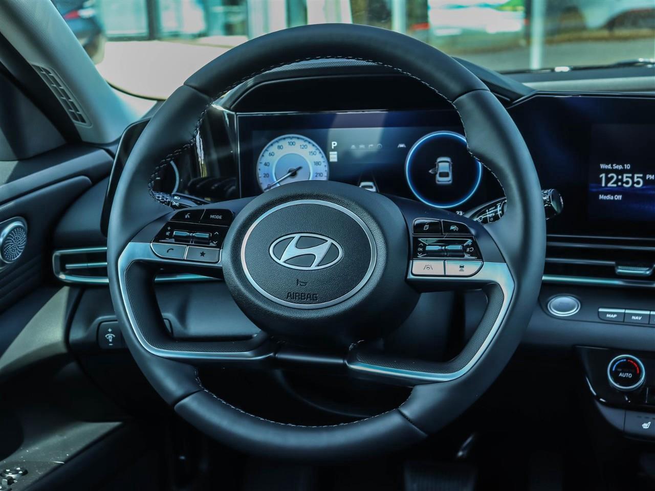 2025 Hyundai Elantra Luxury 4dr Sedan Photo