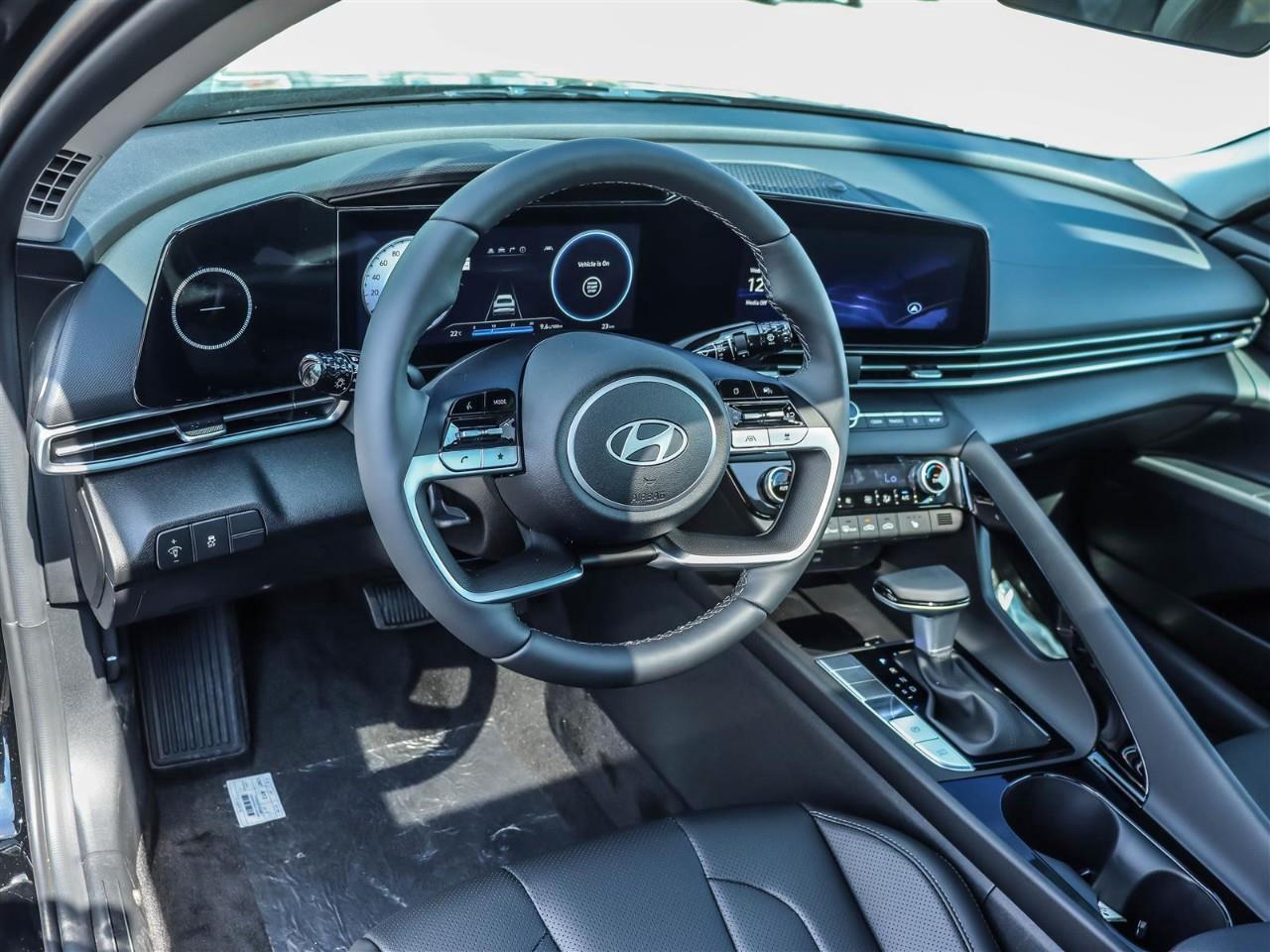 2025 Hyundai Elantra Luxury 4dr Sedan Photo