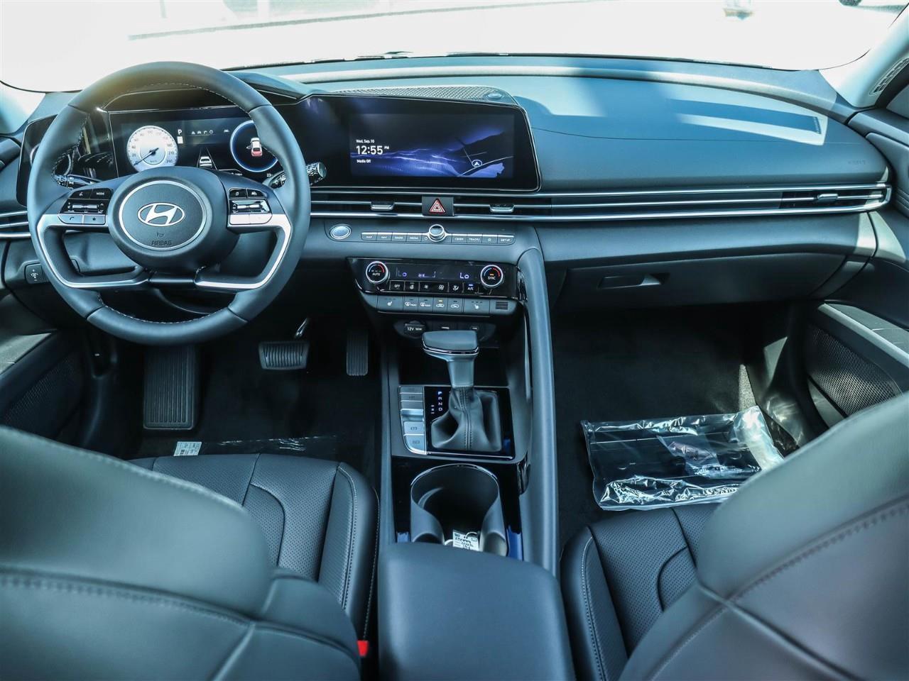 2025 Hyundai Elantra Luxury 4dr Sedan Photo