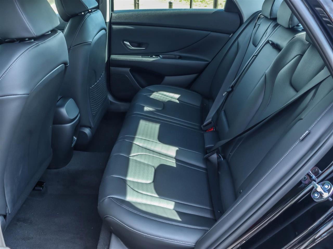 2025 Hyundai Elantra Luxury 4dr Sedan Photo