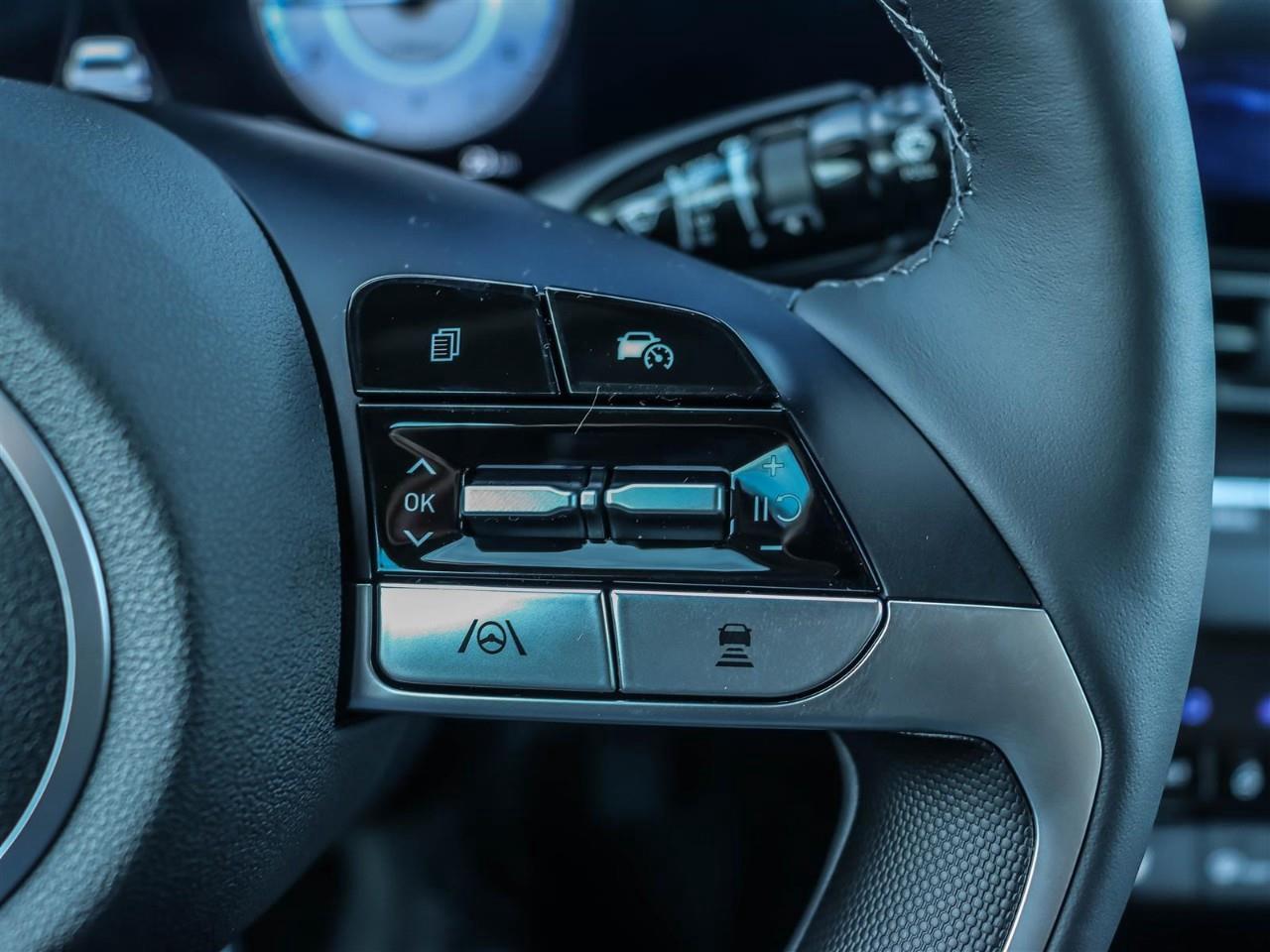 2025 Hyundai Elantra Luxury 4dr Sedan Photo